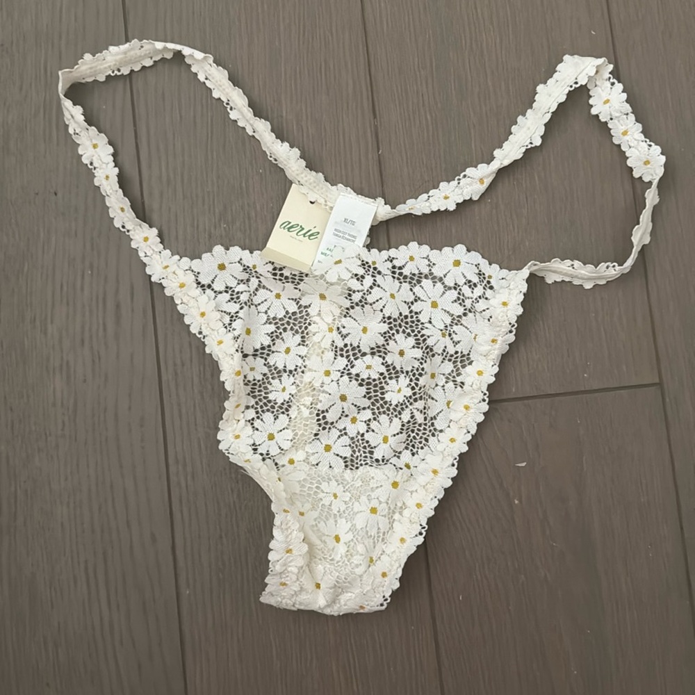 Never Worn Aerie Daisy Thong - Picture 4 of 5